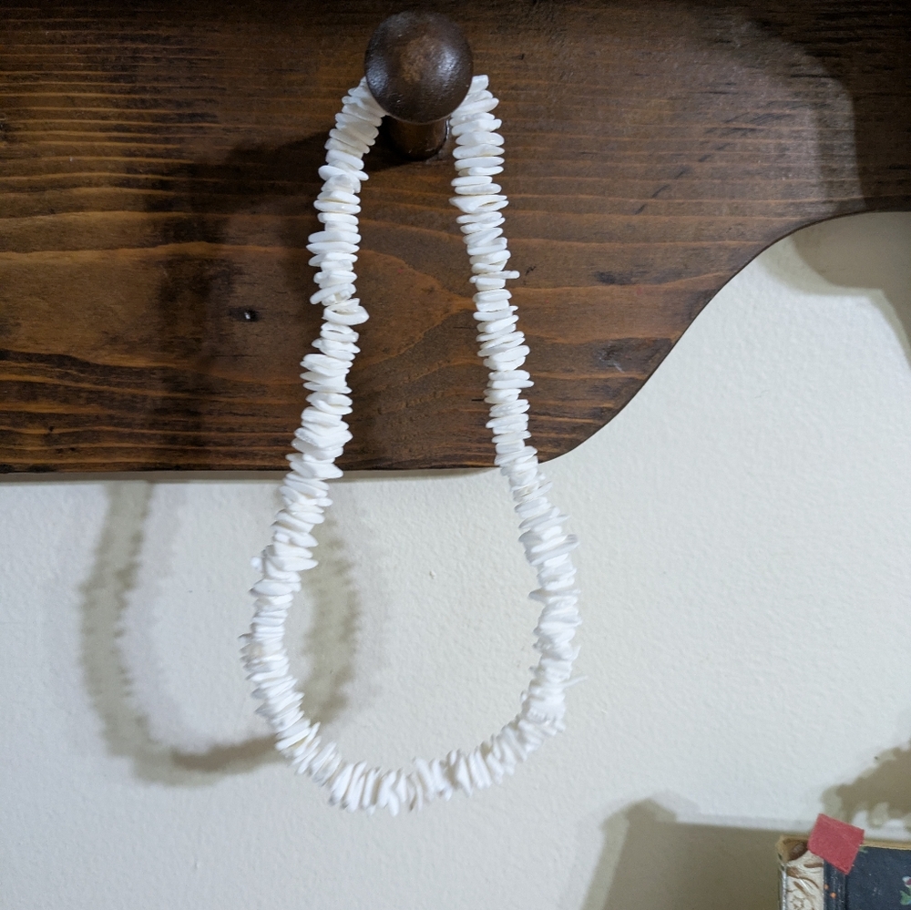 Vintage White Puka Shell Choker Necklace - Hawaiian Surfer Style